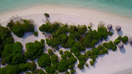 白沙背景透明海水泻湖海滩度假空中无人机旅行视频