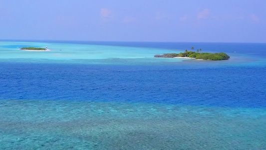 蓝水白沙背景的天堂旅游海滩度假空中无人机旅游视频