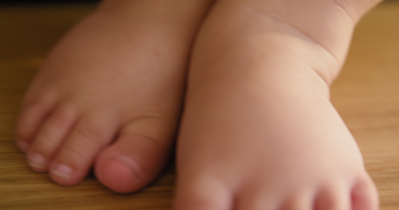 婴儿的小脚视频