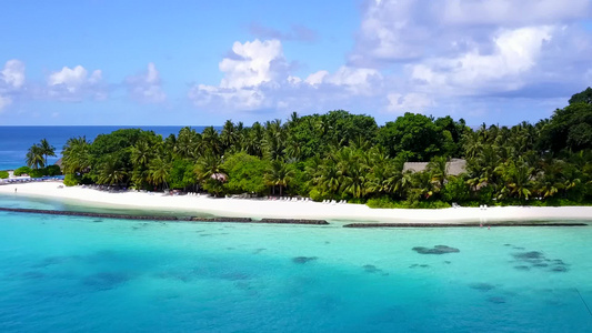 白沙背景的蓝海旅游海滩之行BlueSea旅行视频