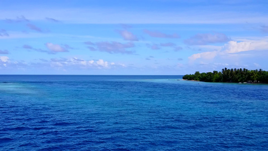 浅水和白沙底的宁静度假度假度假度假胜地海滩渡假视频