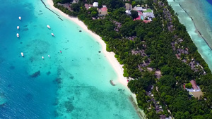 透明海洋和白沙背景下的异国岛屿海滩生活方式鸟瞰图11秒视频