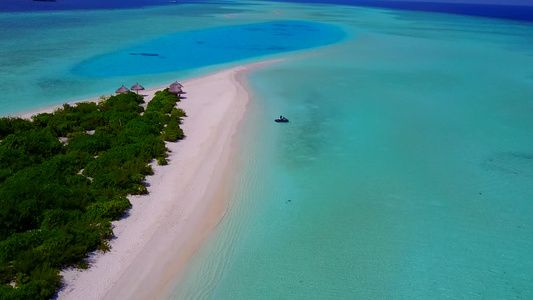 白沙底浅海的海滩探险之旅由白沙底背景浅海进行视频