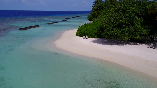 由蓝海和白沙底蓝海所构成的豪华岛屿海滩野生生物视频