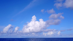 海面与蓝天白云的交界10秒视频