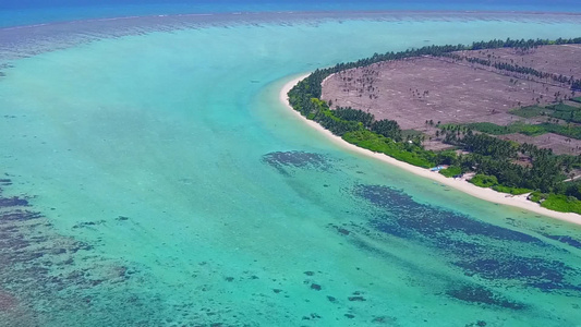 蓝海白沙背景下放松海滨海滩生活方式的无人机旅行视频