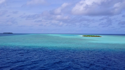 白沙背景绿松石泻湖放松海滨海滩野生动物的无人机空中视频