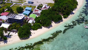 白沙背景透明海完美海岸线海滩之旅的空中景观11秒视频