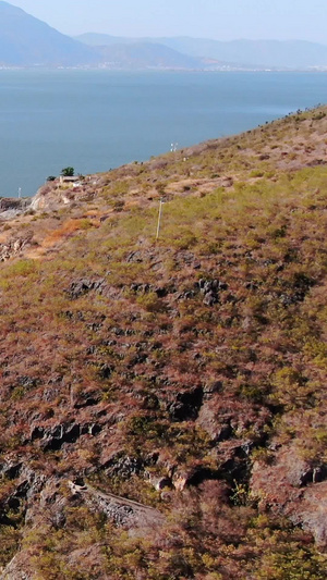 航拍云南大理洱海与湖边公路视频旅游目的地49秒视频