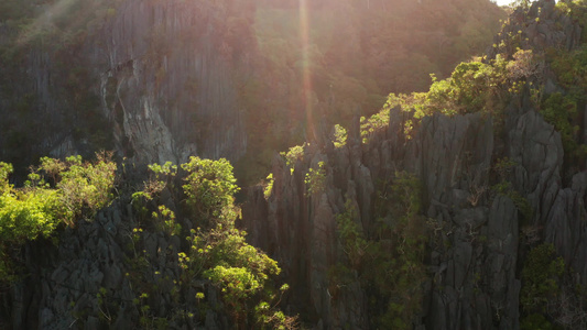 热带地貌悬崖和太阳光视频