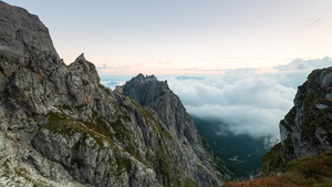在斯洛维尼亚的曼加特峰美丽的日出16秒视频