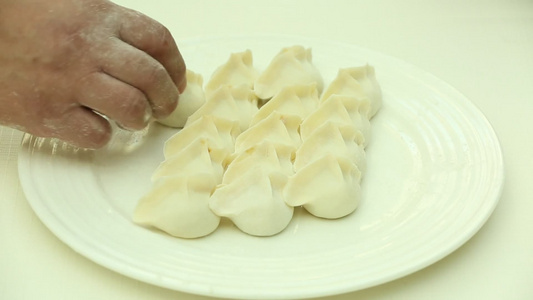 过年厨师包饺子视频