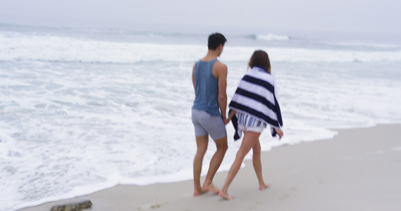 南非开普敦沙滩上的情侣视频