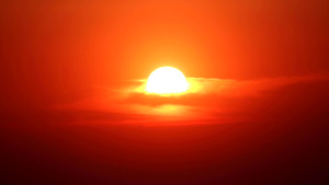 红橙色天空的日落回到浅橙色云上53秒视频