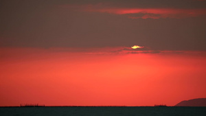 日落后月光下的红色云海146秒视频