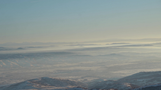冬季的山脉景色壮丽高海拔降雪风景优美清晨场景华丽视频
