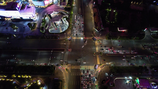 城市夜晚道路交通航拍视频
