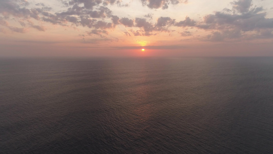 日落在海面上视频