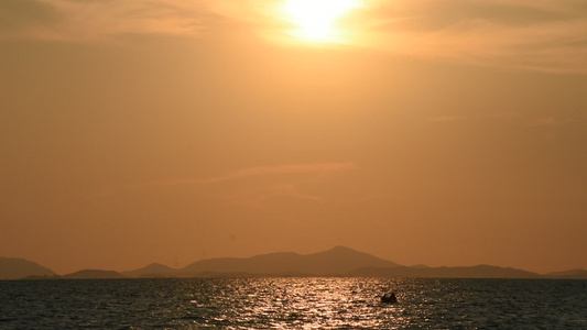 海滩和海边的日落视频