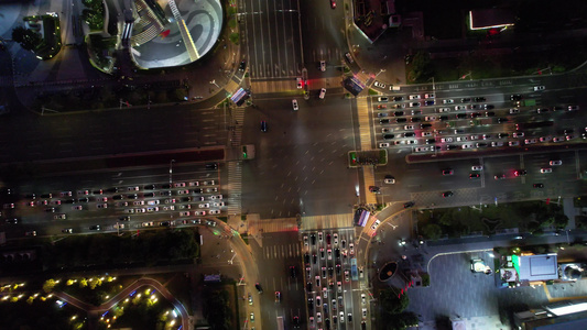 城市夜晚道路交通航拍视频