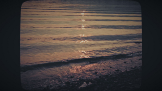 日落时沙滩海浪视频