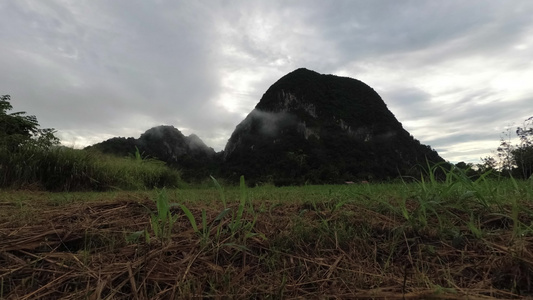 玻璃市的游戏中时光倒流石灰岩山视频