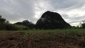 岩石山脉6秒视频