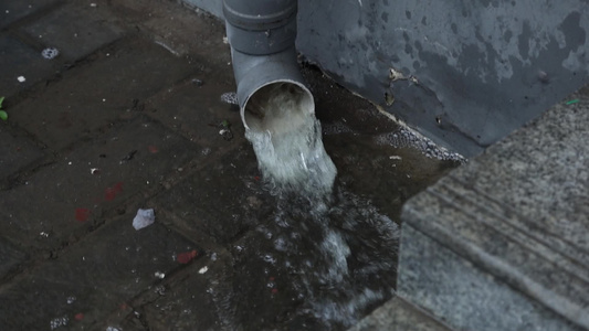 西安暴雨大雨路面积水视频