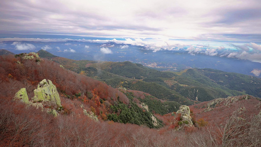 秋天时间流逝的片段来自西班牙山峰蒙特塞尼靠近圣佛蒙特塞视频