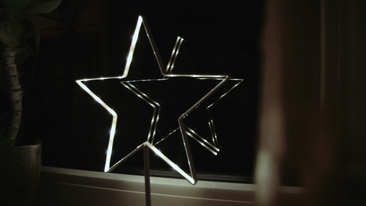 圣诞星光观光装饰以窗口反射发光视频