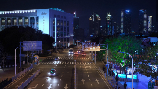 上海国际会议中心夜景 人流 车流视频