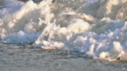 沙滩海浪的慢速运动视频