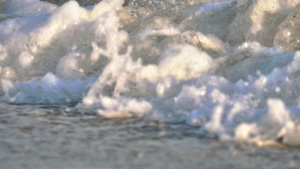 沙滩海浪的慢速运动24秒视频