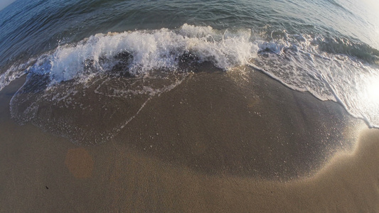 沙滩海浪的慢速运动视频