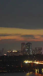 城市夜景航拍夕阳落日晚霞天空桥梁道路江景交通车流素材天空素材视频