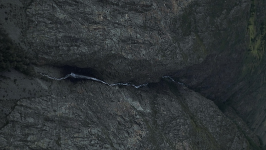 山峡的瀑布视频