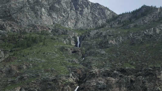 山峡的瀑布视频