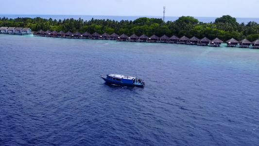 蓝海豪华海岸海滩之旅的温暖海景冲浪附近有明亮的沙质视频