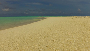 日落前有白沙背景的蓝色海面旅游海滩探险之旅阳光明媚12秒视频