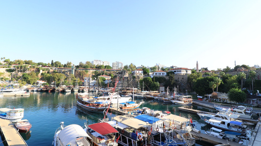 土耳其南部著名旅游城市安塔利亚老城港口视频