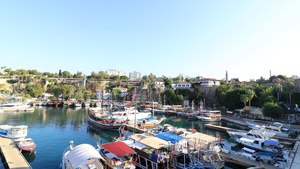 土耳其南部著名旅游城市安塔利亚老城港口36秒视频