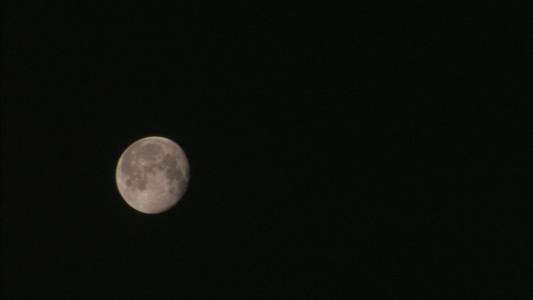 在黑月的月亮上视频