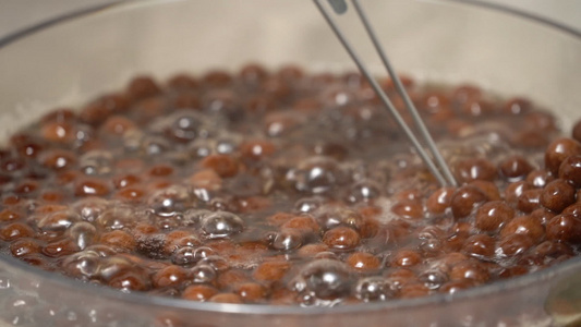 烹饪煮棕色糖口味木薯珍珠球泡泡茶的成分准备食物和饮料视频