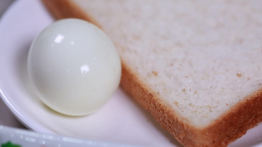 牛奶面包鸡蛋营养早餐视频