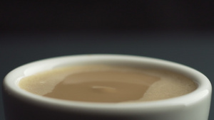 咖啡滴入咖啡杯27秒视频