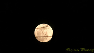 满月的月亮在夜空中15秒视频