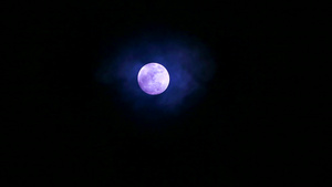 夜空的月亮和月光云层飞逝231秒视频