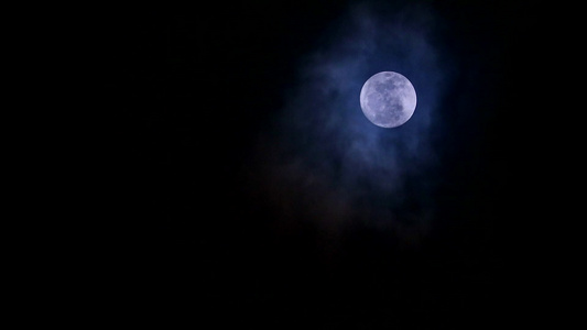 夜空中满月天空柔软黑暗云彩移动2号视频