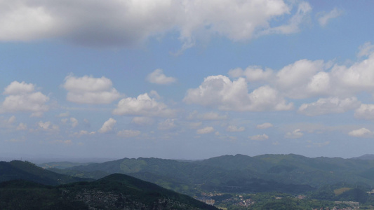 航拍山川蓝天白云[碧空如洗]视频