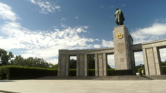 在柏林德意志的苏维埃战争纪念馆视频